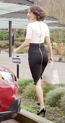 Delia’s black and white zip-back dress on Girlfriends Guide to Divorce