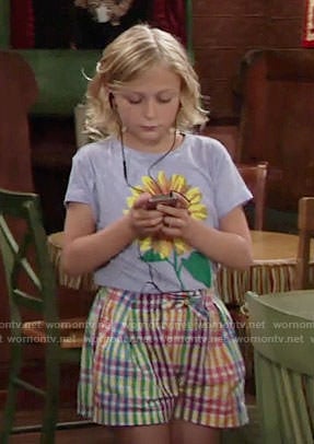 Faith’s sunflower tee and checked shorts on The Young and the Restless