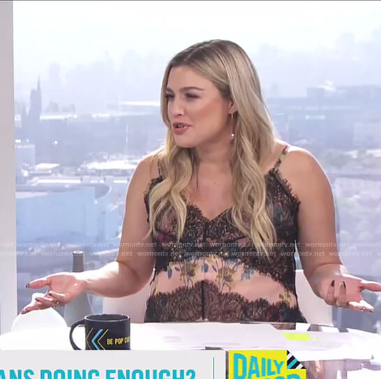 Carissa’s pink floral lace detailed maternity dress on E! News Daily Pop