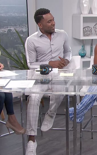 Justin’s grey shirt with white stripes and checked pants on E! News Daily Pop