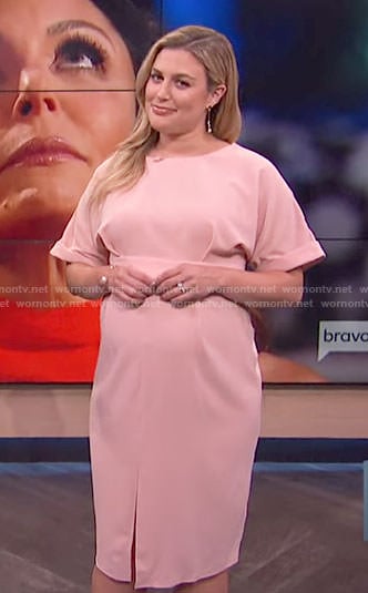 Carissa’s pink maternity dress on E! News