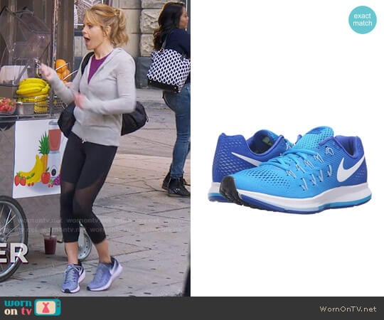 Nike Air Zoom Pegasus 33 Sneakers in Blue Glow worn by DJ Tanner-Fuller (Candace Cameron Bure) on Fuller House