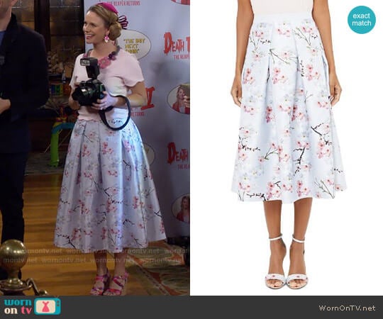 Ted Baker Floral-Printed Midi Skirt worn by Kimmy Gibbler (Andrea Barber) on Fuller House