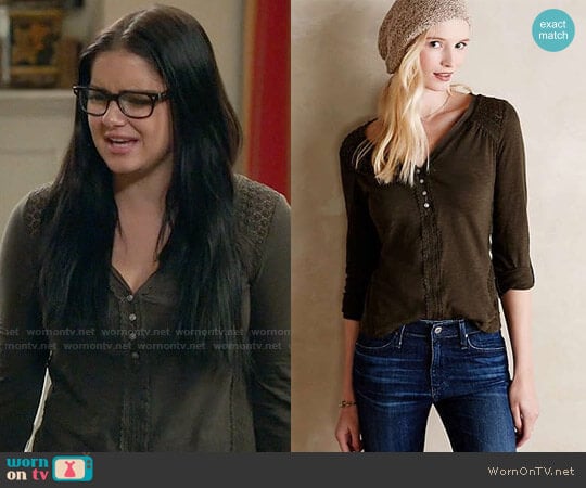 Anthropologie Olive Quinn Henley worn by Alex Dunphy (Ariel Winter) on Modern Family