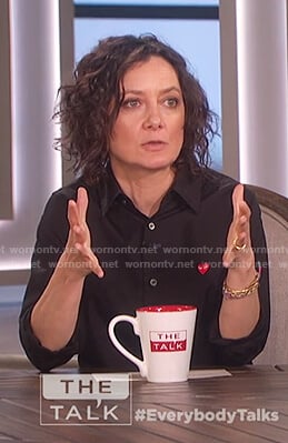 Sara’s black heart shirt on The Talk