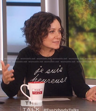 Wornontv Sara S Black Je Suis Heureuse Sweater On The Talk Sara Gilbert Clothes And Wardrobe From Tv