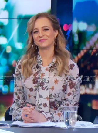 Carrie’s floral front tie top on The Project