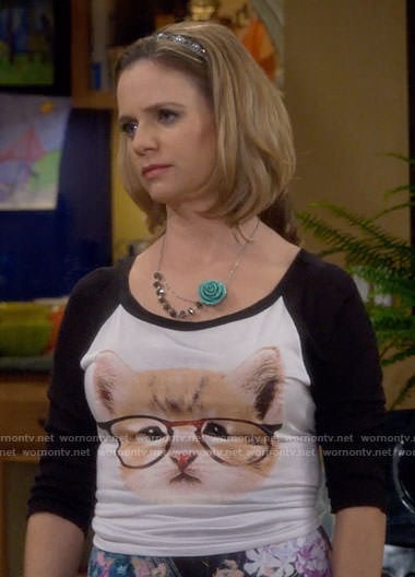 Kimmy’s cat with glasses top on Fuller House