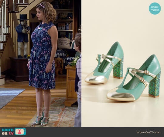 ModCloth Banned Strut in the World T-Strap Heel in Seafoam worn by Kimmy Gibbler (Andrea Barber) on Fuller House