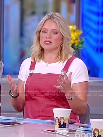 Sara’s red maternity overalls on The View