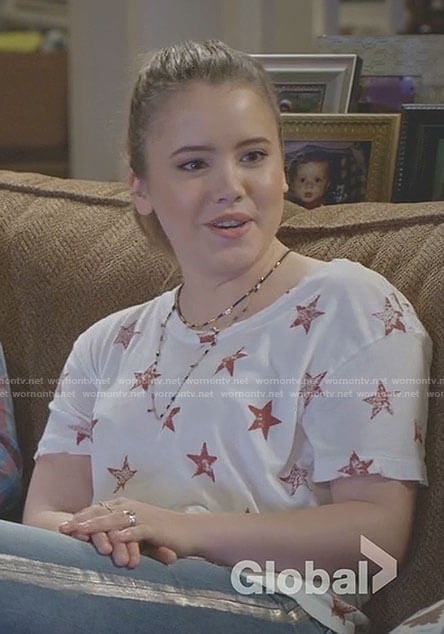 Kendra's white star print t-shirt on Kevin Can Wait