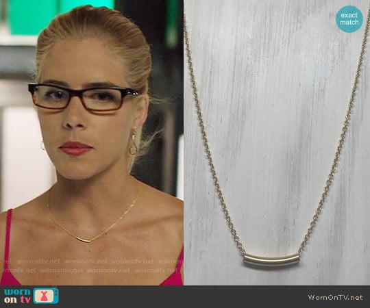 The Sleek Kitty Delicate Gold Tube Layering Necklace worn by Felicity Smoak (Emily Bett Rickards) on Arrow