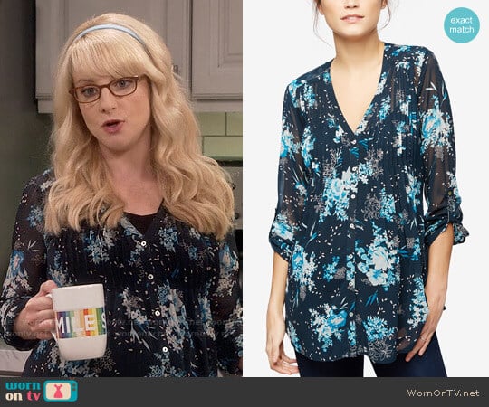 A Pea in the Pod Maternity Printed Blouse in Navy Japanese Floral worn by Bernadette Rostenkowski (Melissa Rauch) on The Big Bang Theory