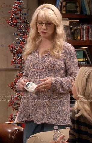 Bernadette's purple printed maternity top on The Big Bang Theory