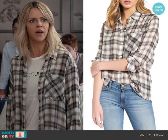 Current Elliott The Everyday Shirt in Crescent Moon worn by Mackenzie Murphy (Kaitlin Olson) on The Mick