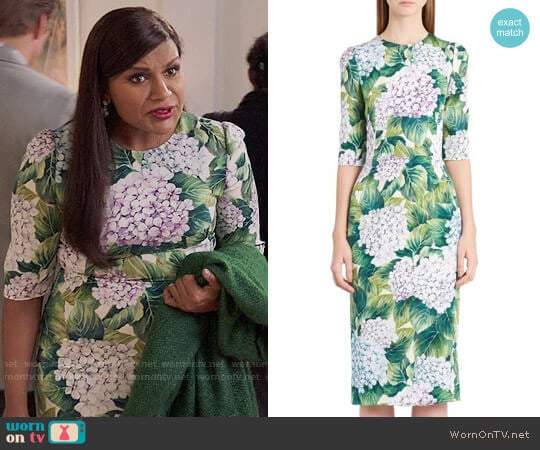 Dolce & Gabbana Hydrangea Print Stretch Silk Dress worn by Mindy Lahiri (Mindy Kaling) on The Mindy Project