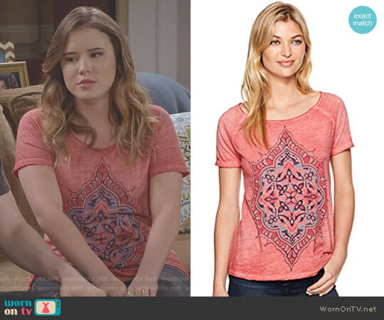 Geo Floral Tee by Lucky Brand worn by Kendra Gable (Taylor Spreitler) on Kevin Can Wait