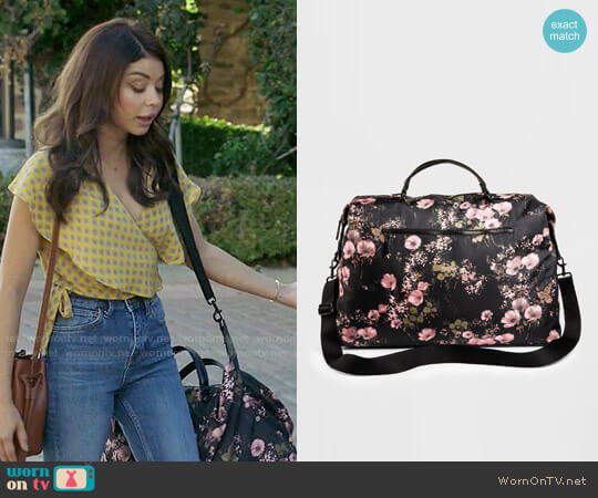 Mossimo Supply Co Floral Nylon Weekender Handbag worn by Haley Dunphy (Sarah Hyland) on Modern Family