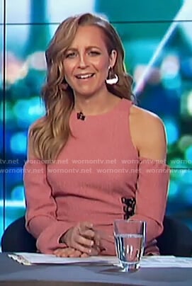 Carrie’s pink cold shoulder lace up dress on The Project