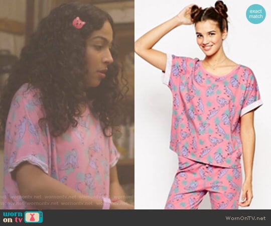 Pretty Dinosaur Print Tee & Legging Set by ASOS worn by Molly Hernandez (Allegra Acosta) on Marvels Runaways