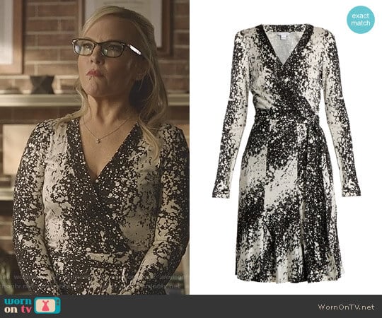 'Lilyann' dress by Diane von Furstenberg worn by Linda Martin (Rachael Harris) on Lucifer