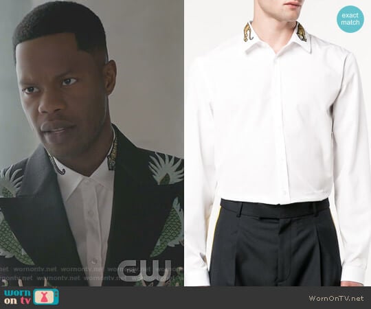 Duke shirt with tiger by Gucci worn by Jeff Colby (Sam Adegoke) on Dynasty