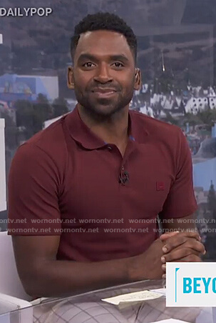 Justin’s red polo shirt on E! News Daily Pop