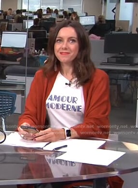 Melanie’s white amour moderne t-shirt on Live from E!