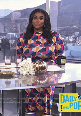 Nina Parker’s geometric print long sleeve dress on E! News Nightly Pop