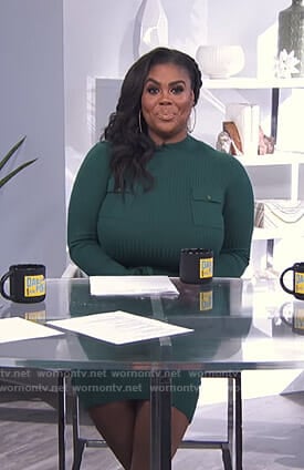 Nina Parker’s green ribbed dress on E! News Daily Pop