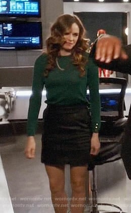 Caitlin's green button cuff sweater and leather skirt on The Flash