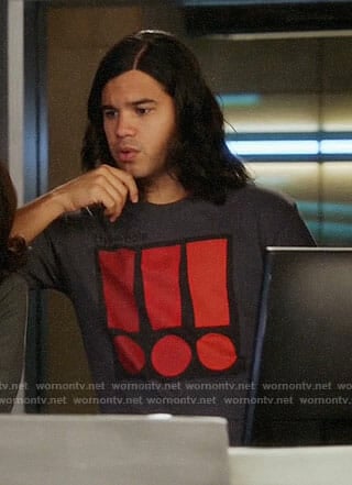 Cisco's exclamation point t-shirt on The Flash