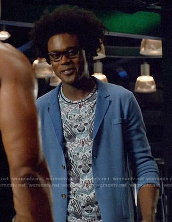 Curtis's printed t-shirt and blue knit jacket on Arrow