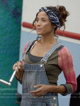 Jacinda’s denim overalls and pink knit sleeve top on Once Upon a Time