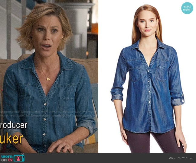 Joie Brady Chambray Shirt worn by Claire Dunphy (Julie Bowen) on Modern Family