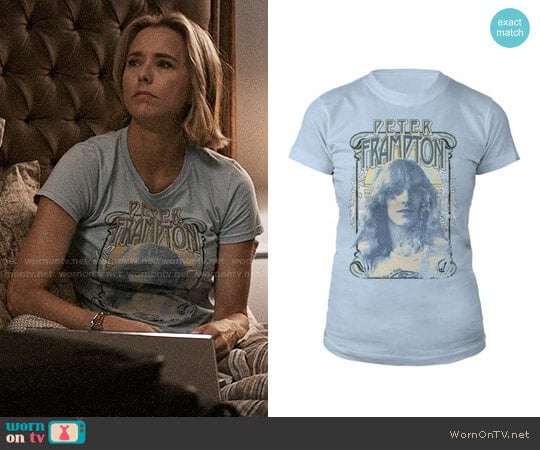 Peter Frampton Retro Photo Junior Tee worn by Elizabeth McCord (Téa Leoni) on Madam Secretary