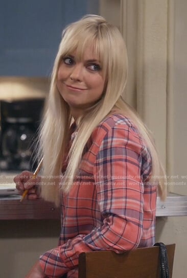 WornOnTV: Christy’s pink plaid shirt on Mom | Anna Faris | Clothes and ...