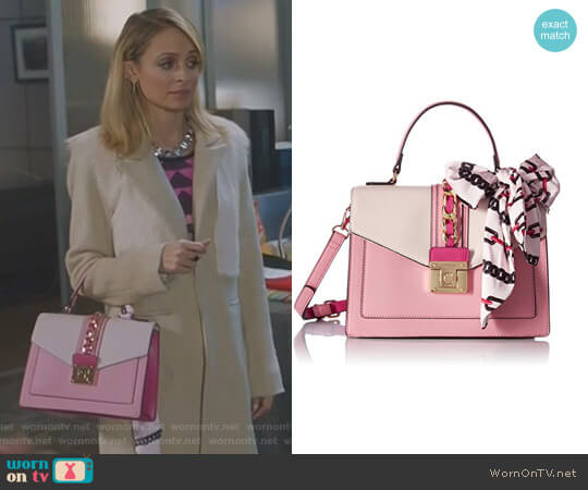 WornOnTV: Portia’s beige fur panel coat and pink hand bag on Great News ...