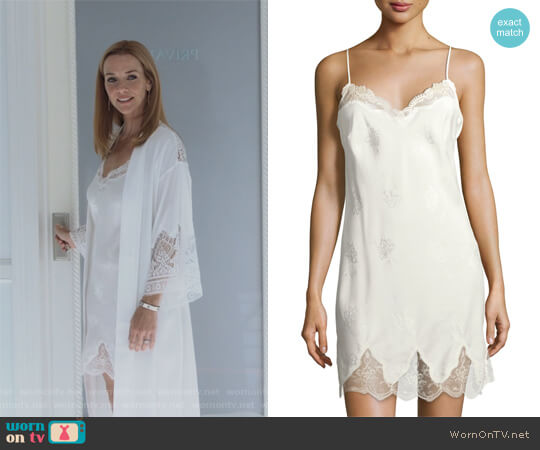 Orchid Paradis Silk Chemise by Lise Charmel worn by Leslie Dean (Annie Wersching) on Marvels Runaways