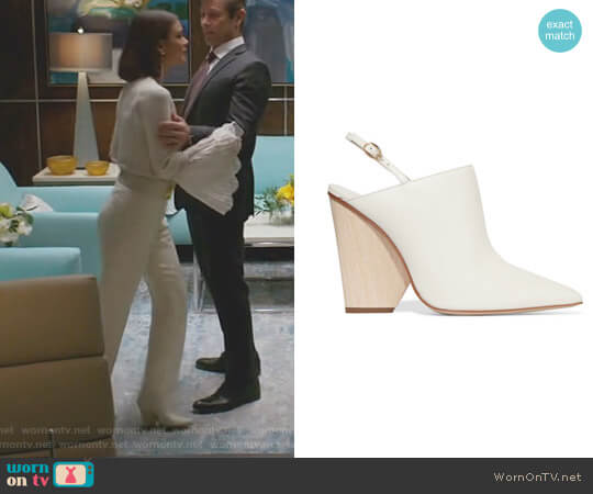 'Imari' Pumps by Paul Andrew worn by Cristal Flores (Nathalie Kelley) on Dynasty