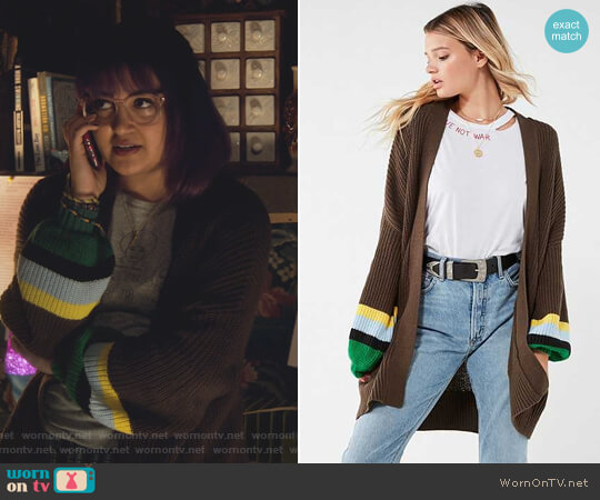 Chunky Turtle Neck Sweater by Urban Outfitters worn by Gert Yorkes (Ariela Barer) on Marvels Runaways