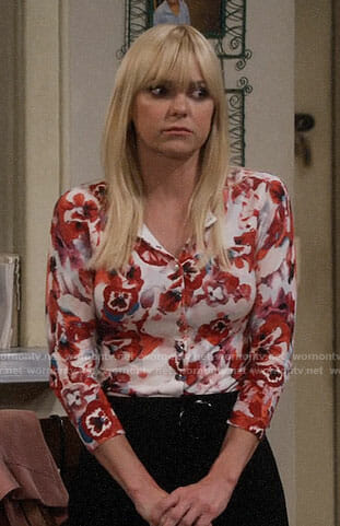 WornOnTV: Christy’s floral cardigan on Mom | Anna Faris | Clothes and ...
