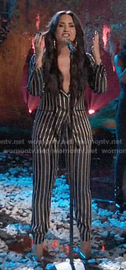 Demi Lovato’s striped suit on The Voice