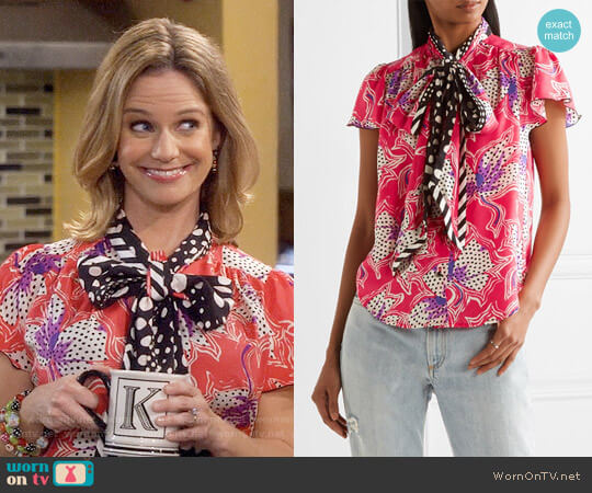 Marc Jacobs Pussy-bow printed silk-satin blouse worn by Kimmy Gibbler (Andrea Barber) on Fuller House