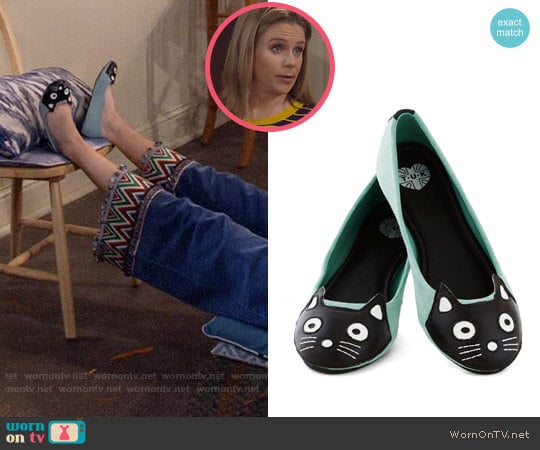 ModCloth Up Your Alley Cat Flat worn by Kimmy Gibbler (Andrea Barber) on Fuller House