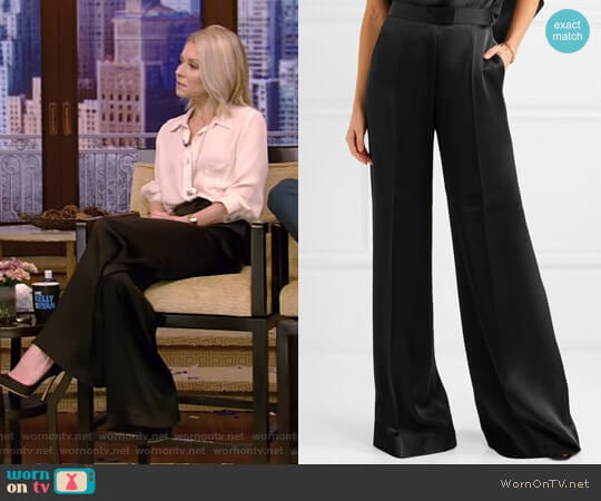 WornOnTV: Kelly’s three quarter sleeve blouse and black wide-leg pants ...