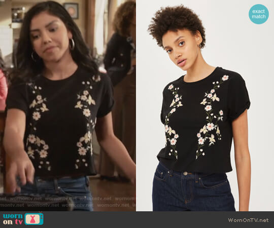 Floral Embroidery T-Shirt by Topshop worn by Poppy Sinfuego (Nandy Martin) on The Fosters