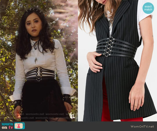 Wornontv Nico S White Studded Top And Corset Belt On Marvel S Runaways Lyrica Okano Clothes And Wardrobe From Tv