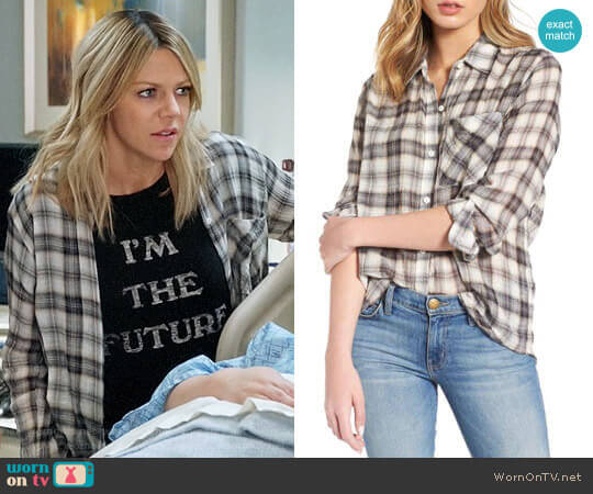 Current Elliott The Everyday Shirt in Crescent Moon worn by Mackenzie Murphy (Kaitlin Olson) on The Mick