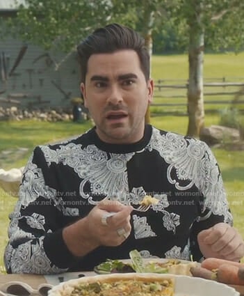 David's black paisley print sweatshirt on Schitt's Creek